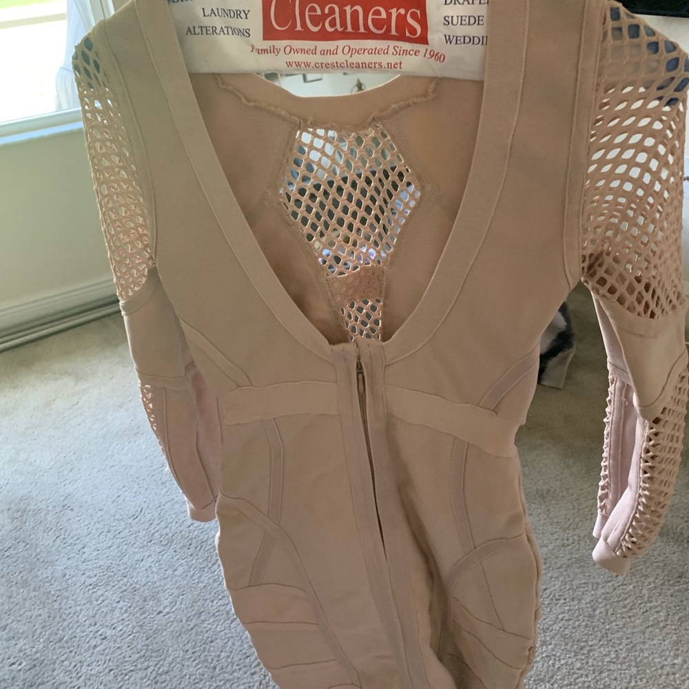 Dress.. - Picture 4 of 5